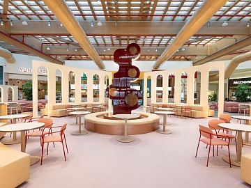 L'opera Dream Up nella nuova food court de Il Centro di Arese