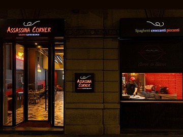 L'ingresso del nuovo store Assassina Corner a Milano, zona Isola