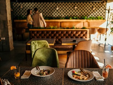 Secondo Too Good To Go gli italiani non ammettono sprechi a tavola ma si vergognano ancora della doggy bag