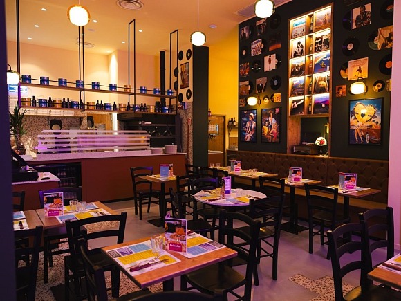 L'interno del nuovo locale Glory POP a Milano