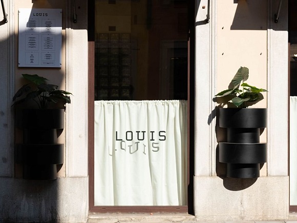 La nuova insegna di Luois Burger 