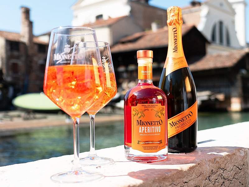 Mionetto Aperitivo, l'ingrediente per uno Spritz a prova di aperitivo