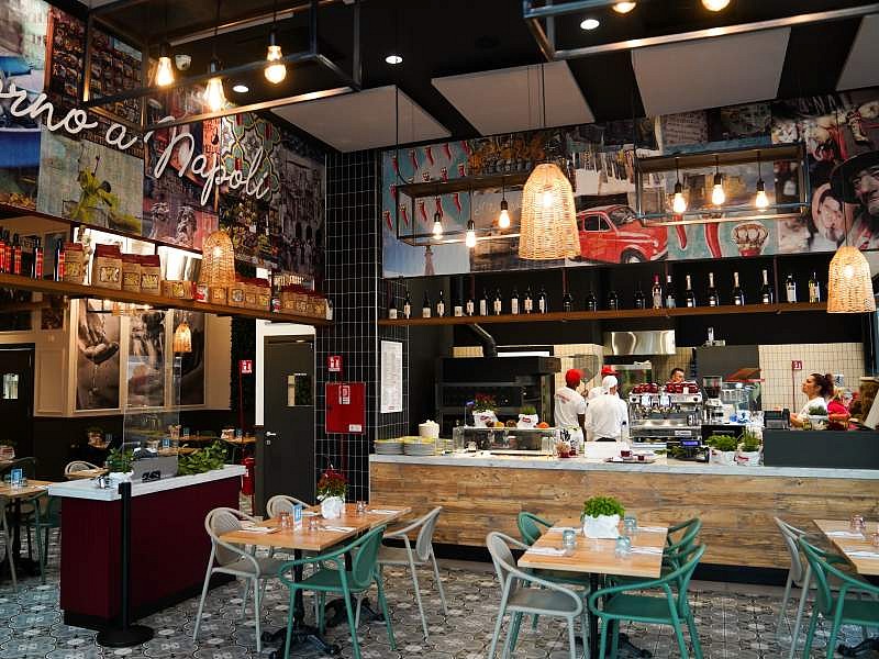 Il nuovo locale Rossopomodoro all'interno del Vicolungo Outlet Village
