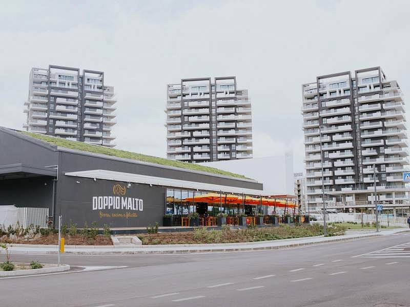 Lo store Doppio Malto all'interno del complesso residenziale-commerciale Porta di Mare a Salerno