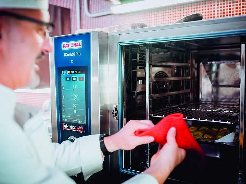 Il forno iCombi Pro di Rational utilizzato all'interno dei corsi IFSE