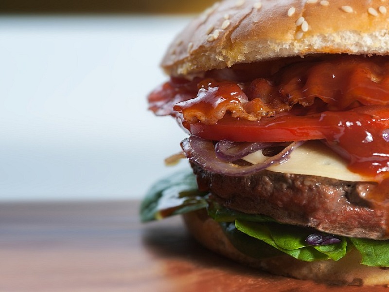 Su Just Eat gli italiani vanno pazzi per l'hamburger: 95mila kg già ordinati nel 2022