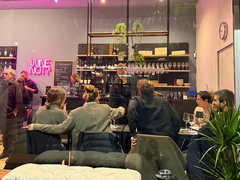 La sala del nuovo Winelivery Bar&Enoteca in zona CityLife