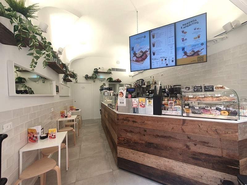 L'interno del nuovo locale Frankly Bubble Tea di Bergamo