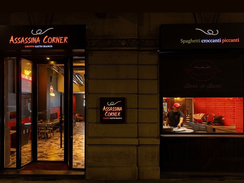 L'ingresso del nuovo store Assassina Corner a Milano, zona Isola
