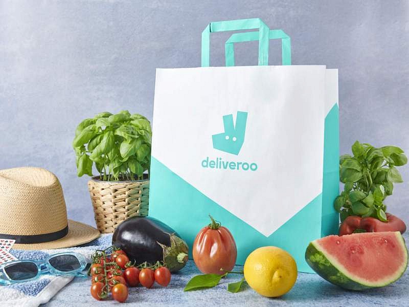 L'indagine di Deliveroo: l'81% degli italiani si porta il cibo da casa al mare