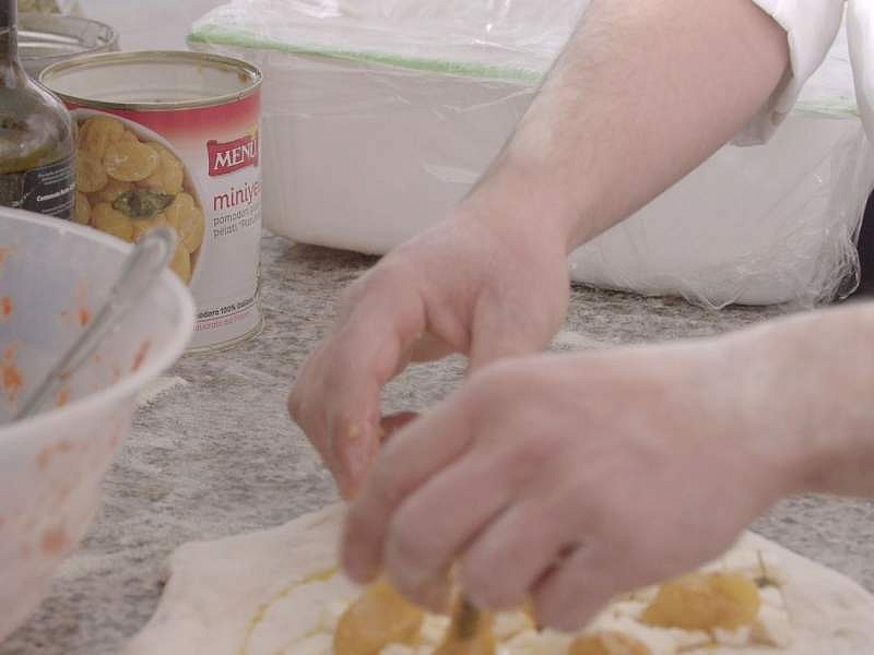 L'ingredientistica per pizza di Menù Srl protagonista sulle pizze di Casa Sanremo