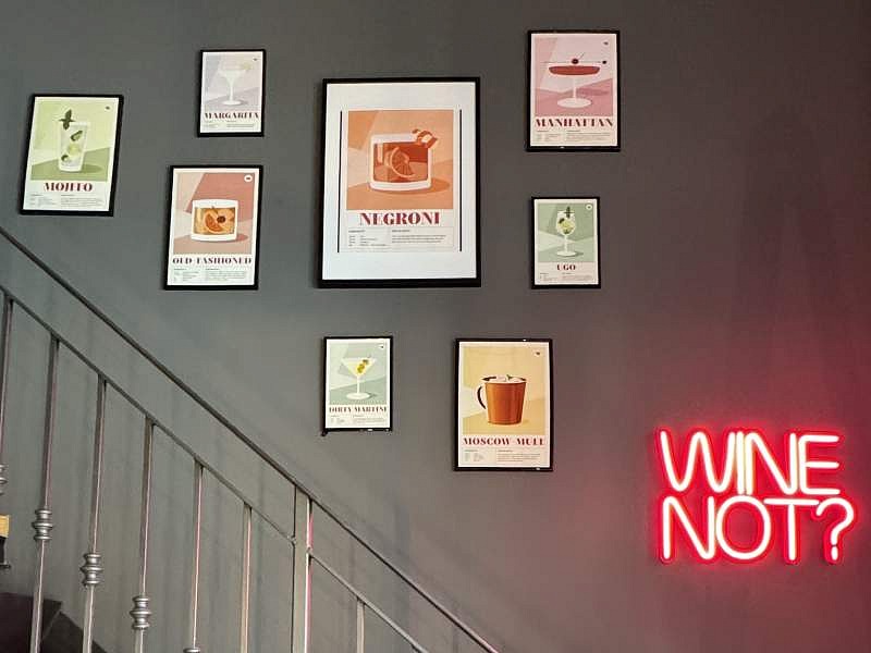 Un dettaglio dell'interno del nuovo Winelivery Bar&Enoteca di Milano (zona Darsena)