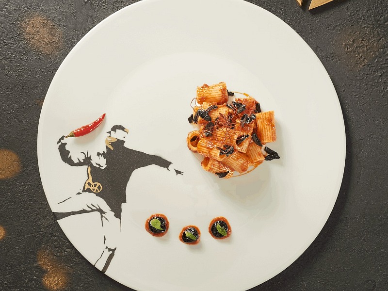 Menu, nel catalogo le novità di Natale si ispirano a Banksy