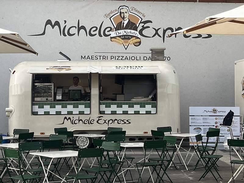 Il food truck Michele Express, con la sua pizza "a portafoglio", fa tappa a Pontecagnano