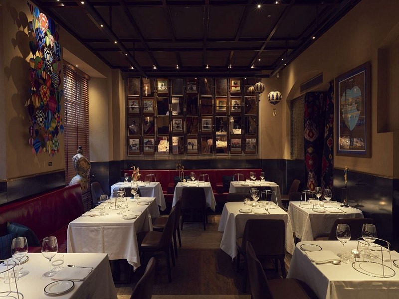 Langosteria entra a far parte di Altagamma La sala del locale di Langosteria in via Savona a Milano